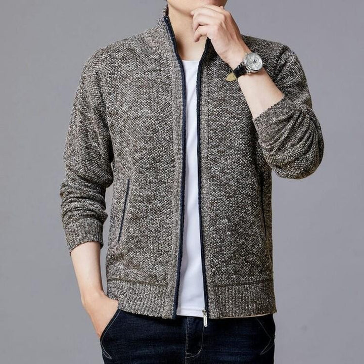 Herren Strickjacke mit modernem Zipper und hohen Kragen Echoarchiv