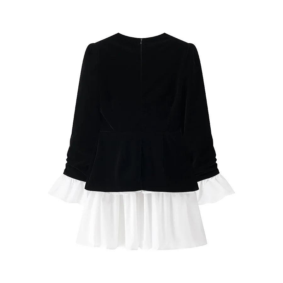Damen viktorianische Samtbluse mit Stufenvolant-Rockdetail und Zierknopfleiste – Élovi