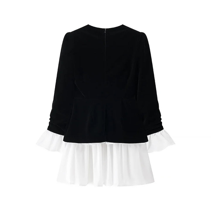 Damen viktorianische Samtbluse mit Stufenvolant-Rockdetail und Zierknopfleiste – Élovi