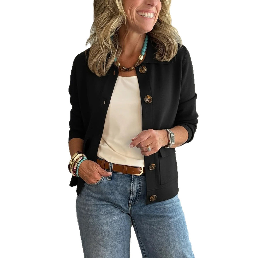 Damen Kurzstrickjacke mit Hemdkragen, aufgesetzten Taschen und Hornknöpfen Echo Archiv