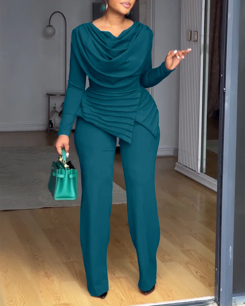 Damen Zweiteiliges Ensemble mit Wasserfall-Drapé-Oberteil, abgestuftem Peplum und gerader Bundfalten-Hose – Élanora