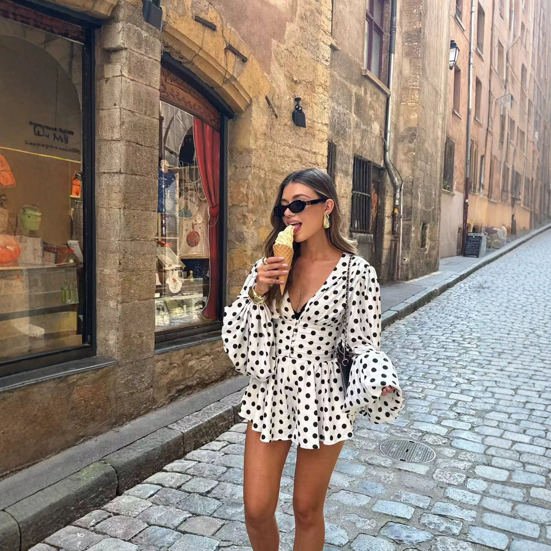 Damen Kurzes Polka‑Dot Kleid mit tiefem V‑Ausschnitt, Ballonärmeln und Knopfleiste Echoarchiv