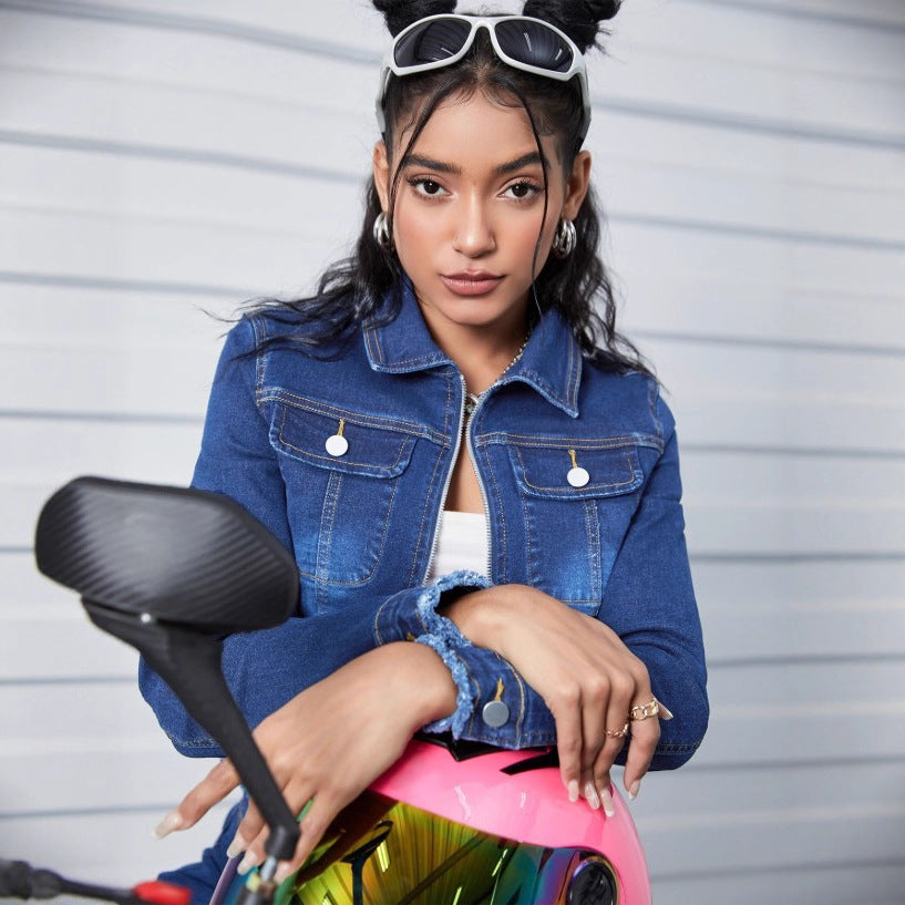 Damen Kurze taillenlange Jeansjacke mit Reißverschluss und ausgefranstem Bund Echo Archiv