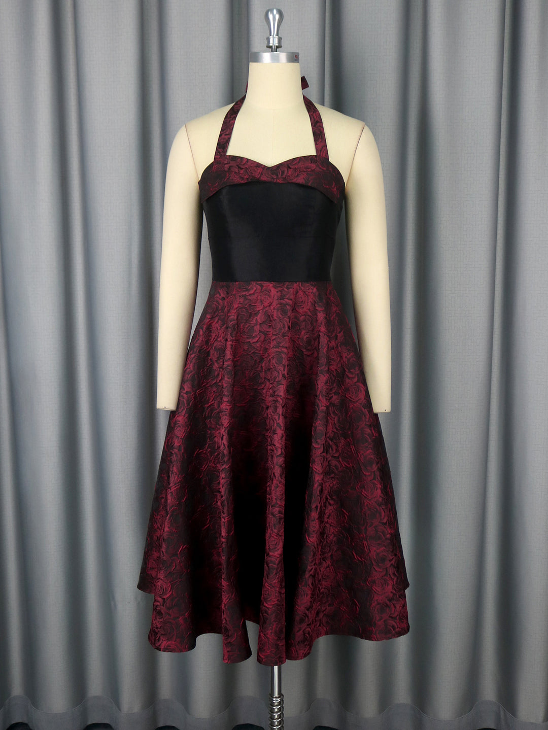 Damen Elegantes Cocktailkleid mit floralem Muster und schmeichelndem Taillengürtel Echo Archiv