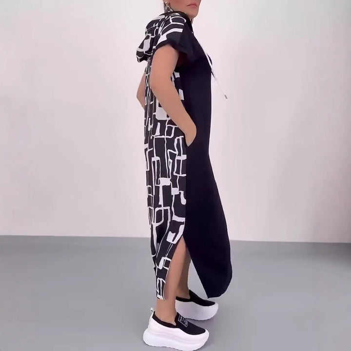 Damen nan urbanes Kapuzen‑Kaftankleid in lockerem Fall mit kurzärmeligem Schnitt und abstraktem Grafikmuster Echo Archiv