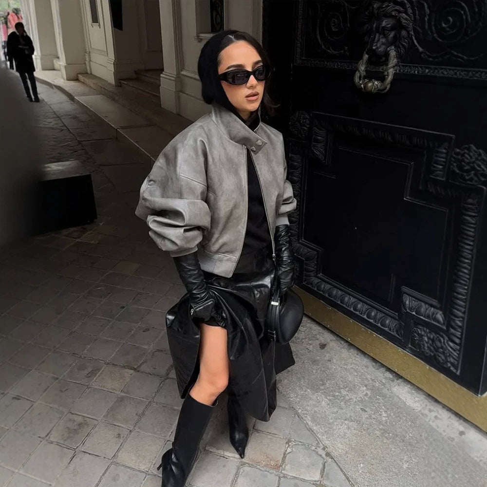 Damen Kurzer Oversize‑Lederimitat‑Bomber mit hohem Stehkragen und Druckknopfdetails Echoarchiv
