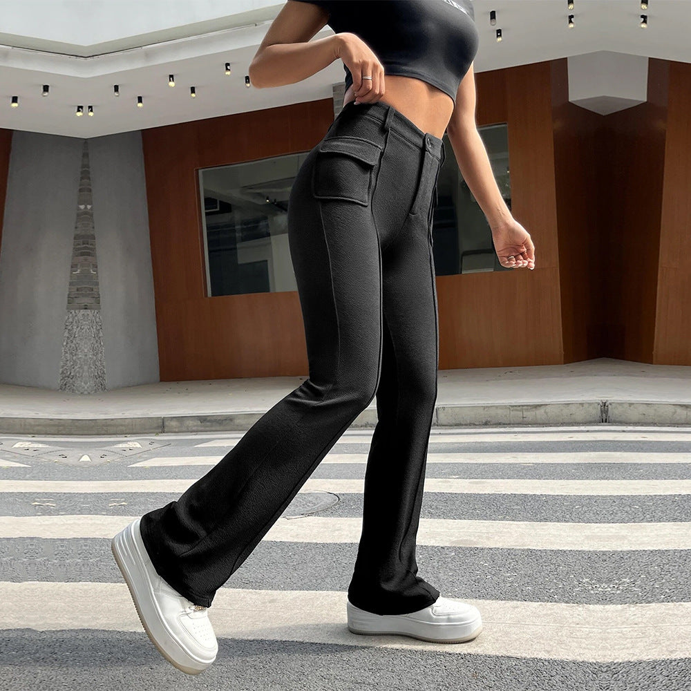 Damen hochgeschnittene Cargo-Hose mit frontnaht, ausgestelltem Bein und aufgesetzten Pattentaschen – Avélisse