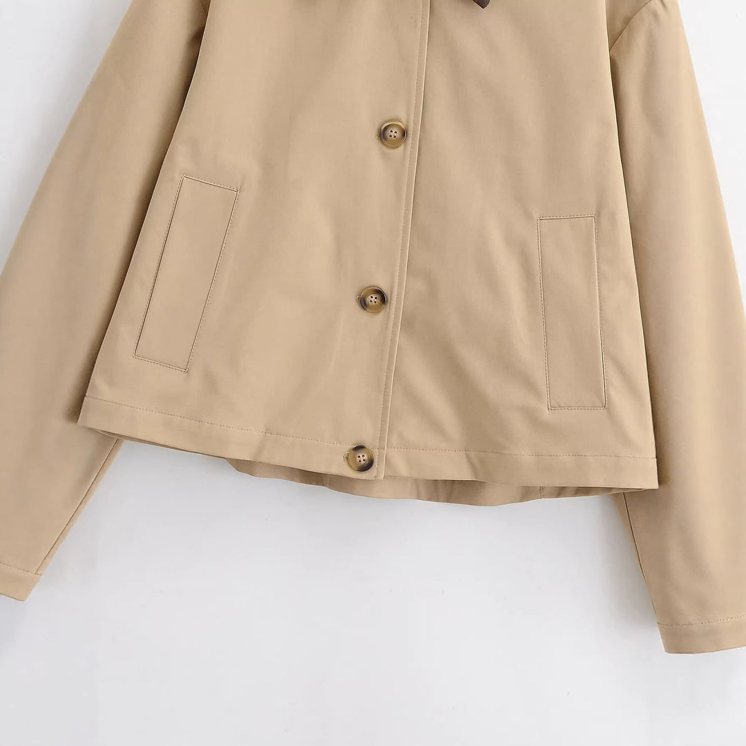 Damen Kurz geschnittene Blousonjacke mit Kontrastkragen und legerer Boxy-Silhouette Echo Archiv