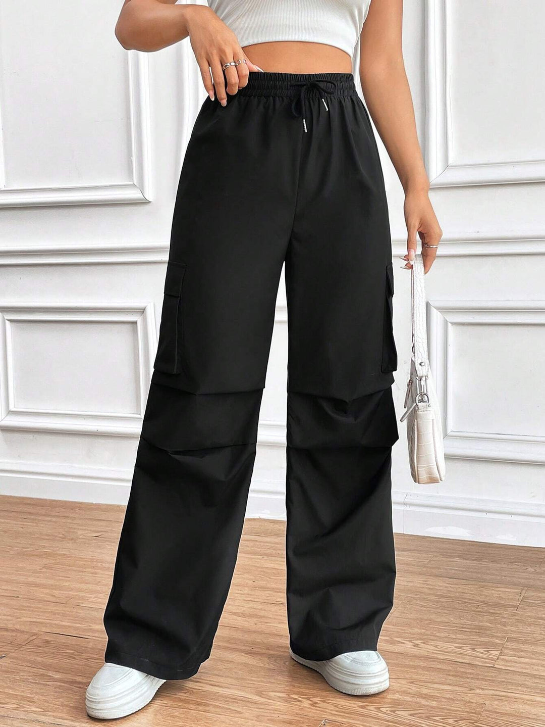 Damen Weite High‑Waist Cargo‑Hose mit Elastikbund und großen Klappentaschen – Avélisse