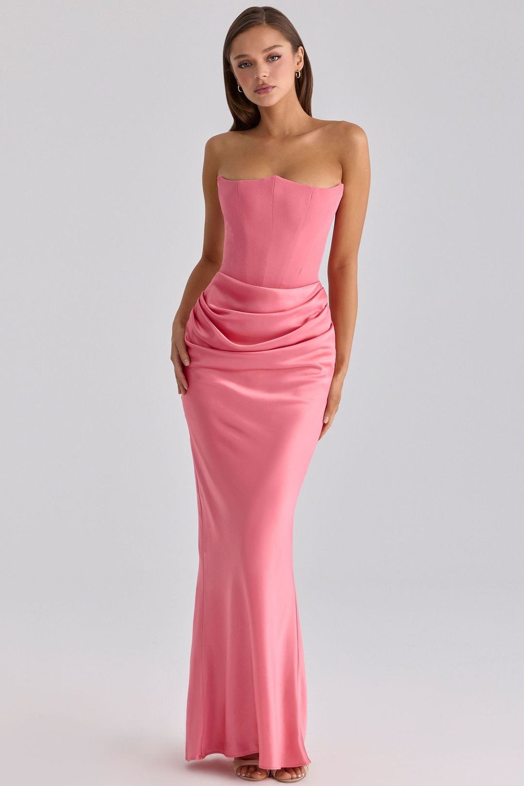 Damen Elegantes Abendkleid mit Herz-Ausschnitt und schimmerndem Oberteil Echoarchiv