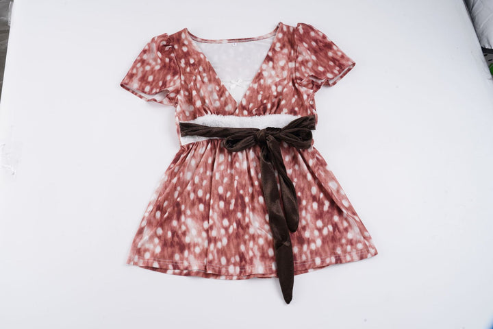 Damen Verspieltes Wickelkleid mit tiefem V-Ausschnitt und Taillenbetonung Echo Archiv