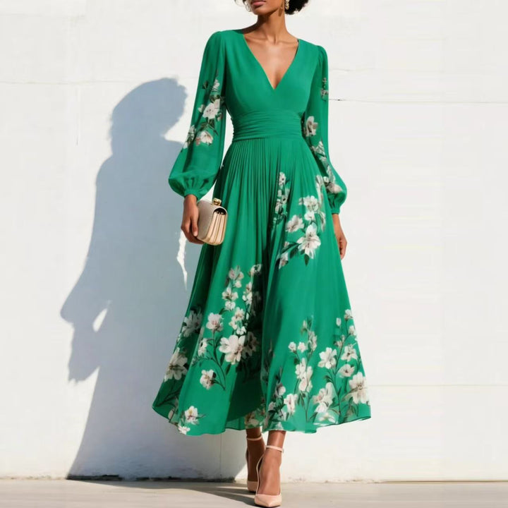 Damen Chiffon-Midikleid mit V‑Ausschnitt, geraffter Taille und floralem Plissee-Rock – Élara