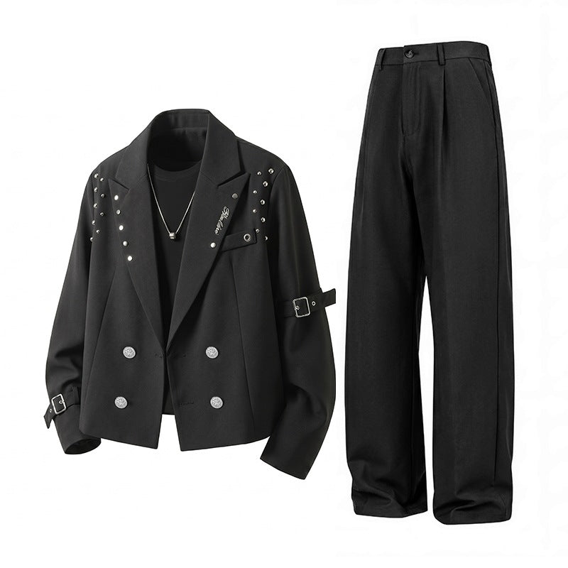 Herren Kurzblazer-Jacke im Rockigen Biker‑Look mit Nietenbesatz, Doppelreiher & Ärmel-Schnallen Echoarchiv