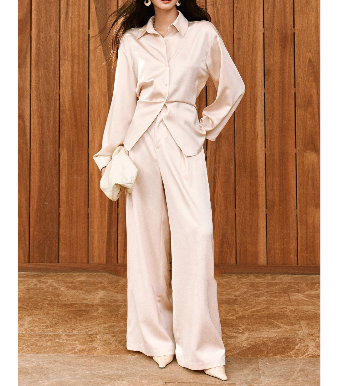 Damen Elegante Bluse mit schimmerndem Finish und Taillengürtel Echoarchiv