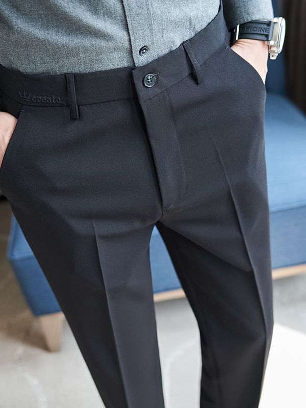 Herren elegante Anzughose mit schlanker Passform und feinem Streifenmuster Echoarchiv