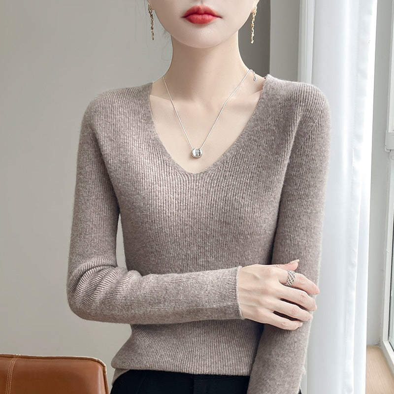 Damen Schmal geschnittener V‑Ausschnitt-Feinstrickpullover mit feiner Rippenstruktur und weicher Haptik Echoarchiv