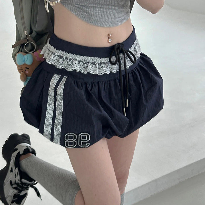 Damen sportliche Shorts mit Spitzenakzenten und elastischem Bund Echo Archiv