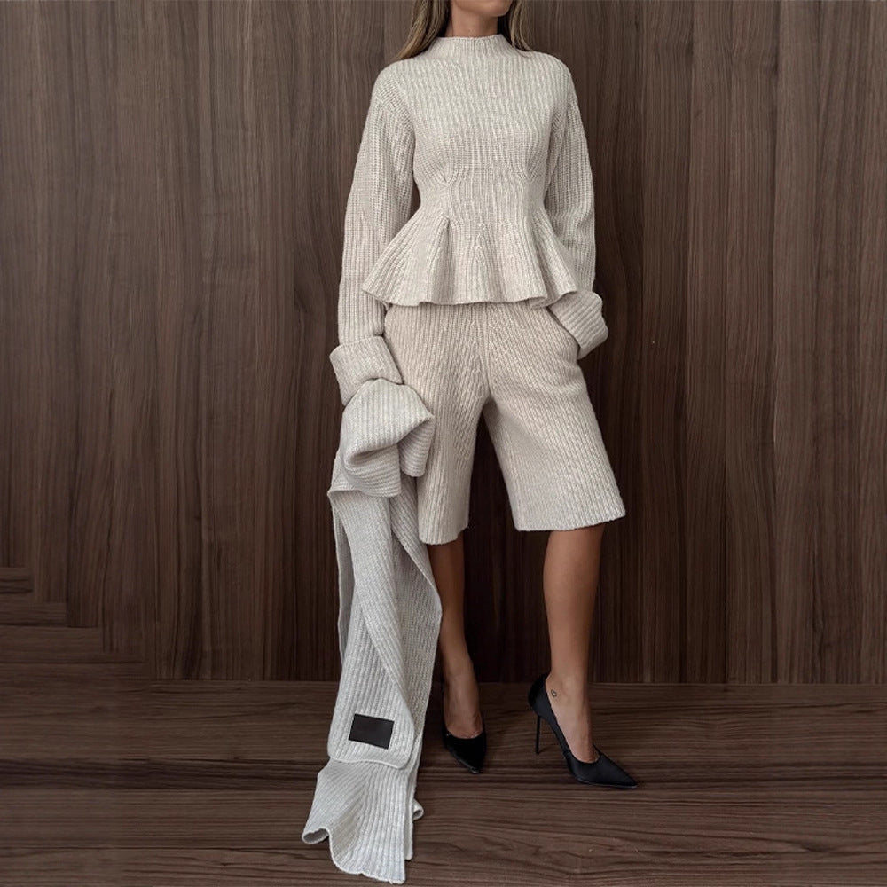 Damen Feinstrick-Zweiteiler mit tailliertem Peplum-Pullover und High-Waist-Bermuda Echoarchiv