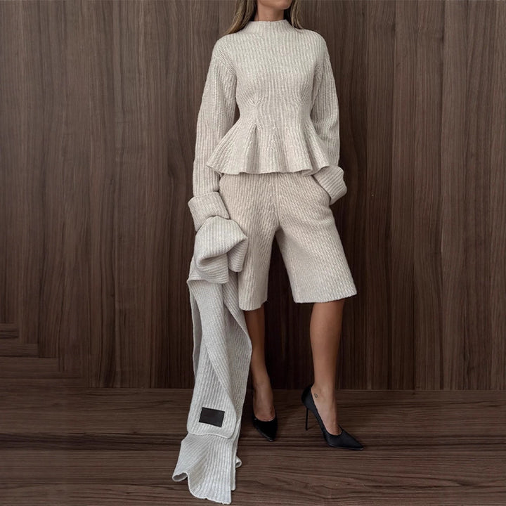 Damen Feinstrick-Zweiteiler mit tailliertem Peplum-Pullover und High-Waist-Bermuda Echoarchiv