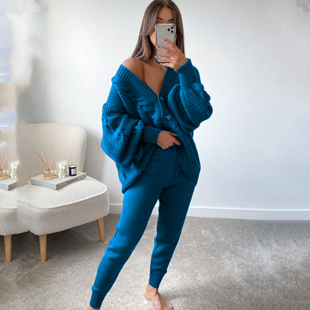 Damen nan kuscheliges Oversize Strickset bestehend aus Zopfmuster Cardigan und taillierter Strick-Jogginghose Echo Archiv