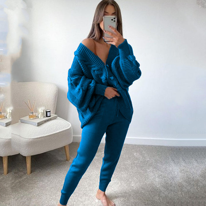 Damen nan kuscheliges Oversize Strickset bestehend aus Zopfmuster Cardigan und taillierter Strick-Jogginghose Echo Archiv