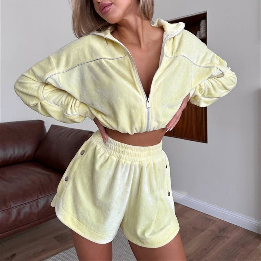 Damen nan kurzes Velours-Lounge-Set mit Cropped Zip-Hoodie und elastischer Highwaist-Shorts Echo Archiv