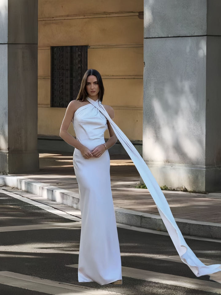 Damen Elegantes und fließendes Abendkleid mit asymmetrischem Ausschnitt Echoarchiv