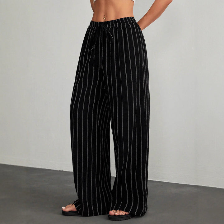 Damen Weite Strickhose im Palazzo‑Stil mit elastischem Bund und vertikaler Nadelstreifen‑Optik – Avérine