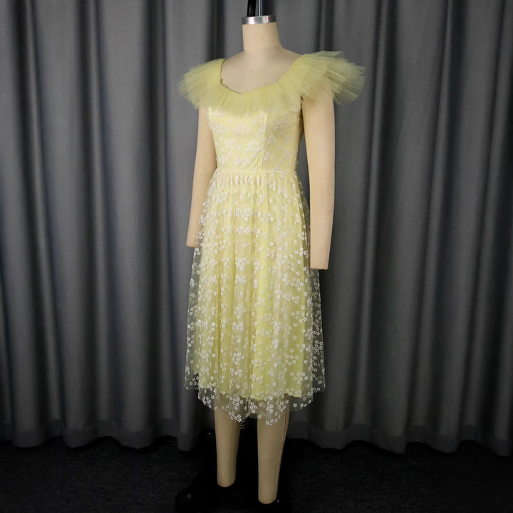 Damen Elegantes Tüllkleid mit floralem Muster und Puffärmeln Echo Archiv