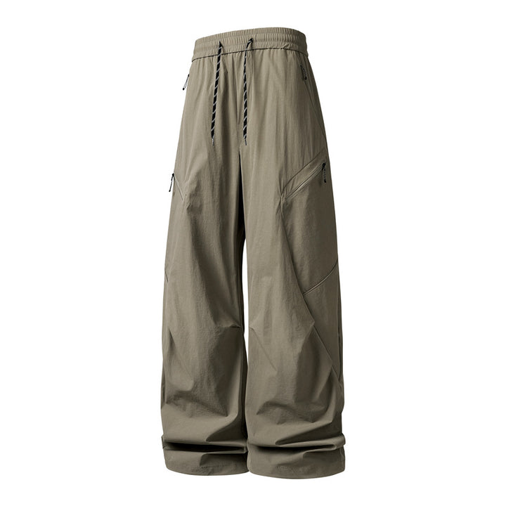 Herren Oversize-Utility-Cargo-Hose aus leichtem Nylon mit elastischem Kordbund, seitlichen Reißverschlusstaschen & weiter Ballon-Silhouette Echoarchiv