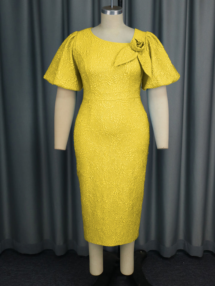Damen elegantes Etuikleid mit fließenden Puffärmeln und Blumenapplikation Echo Archiv