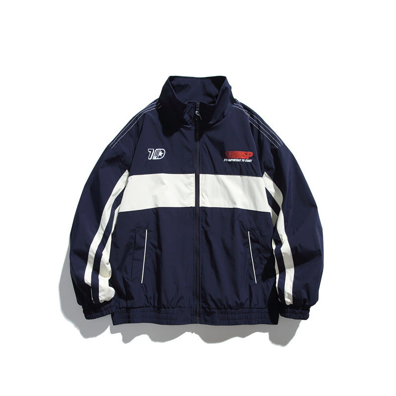 Herren Sportliche Retro-Trainingsjacke mit Streifendetail und Stehkragen Echoarchiv