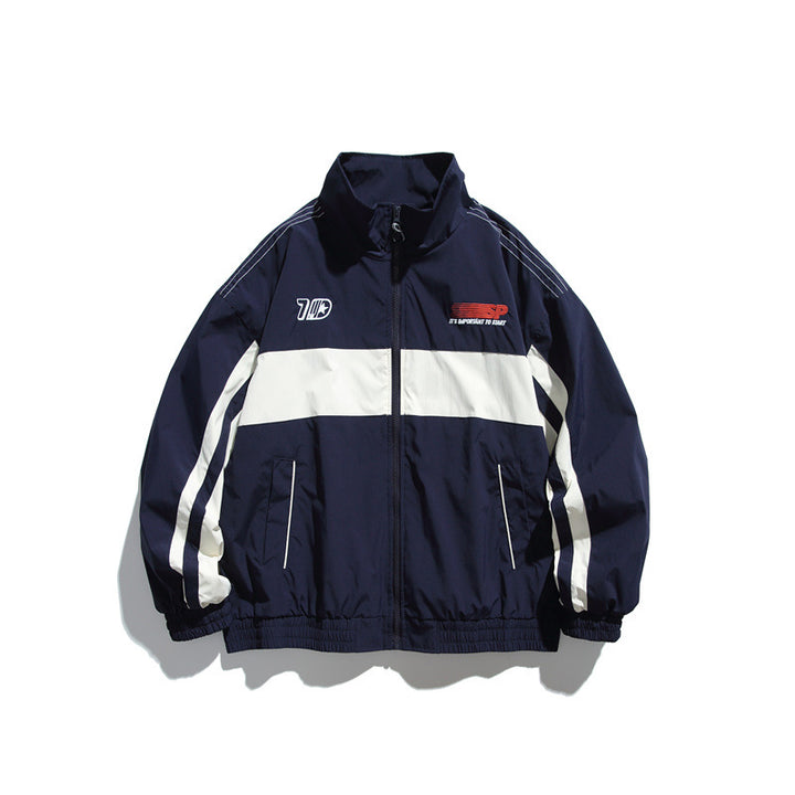 Herren Sportliche Retro-Trainingsjacke mit Streifendetail und Stehkragen Echoarchiv