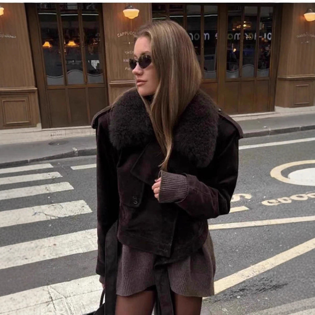 Damen Cropped-Motorjacke aus Wildlederoptik mit voluminösem Teddykragen Echo Archiv