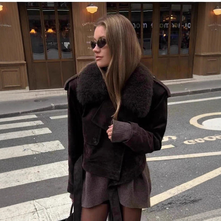Damen Cropped-Motorjacke aus Wildlederoptik mit voluminösem Teddykragen Echo Archiv