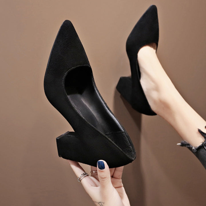 Damen Samtige Spitz-Pumps mit mittelhohem geometrischem Blockabsatz Echo Archiv