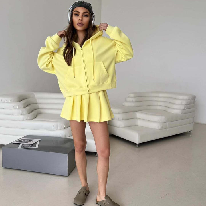 Damen Kurzzip-Kapuzenjacke mit plissiertem Minirock-Lounge-Set – Élanora