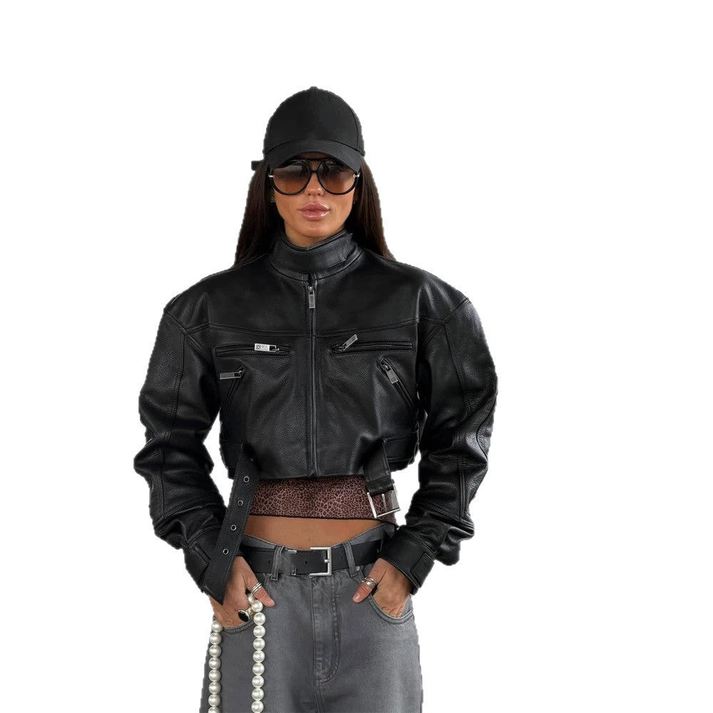 Damen Cropped Boxy-Bikerjacke aus veganem Leder mit hohem Stehkragen, Reißverschlusstaschen & Schnallen-Detail Echoarchiv