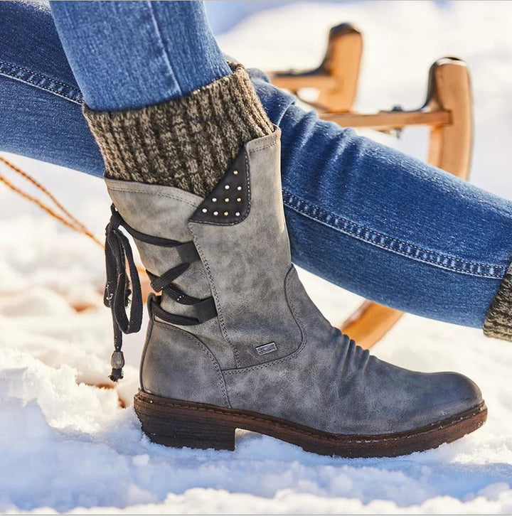 Damen Winterliche Kurzschaft-Stiefelette mit Strickmanschette, Zierkordel und Veloursoptik – Varelle