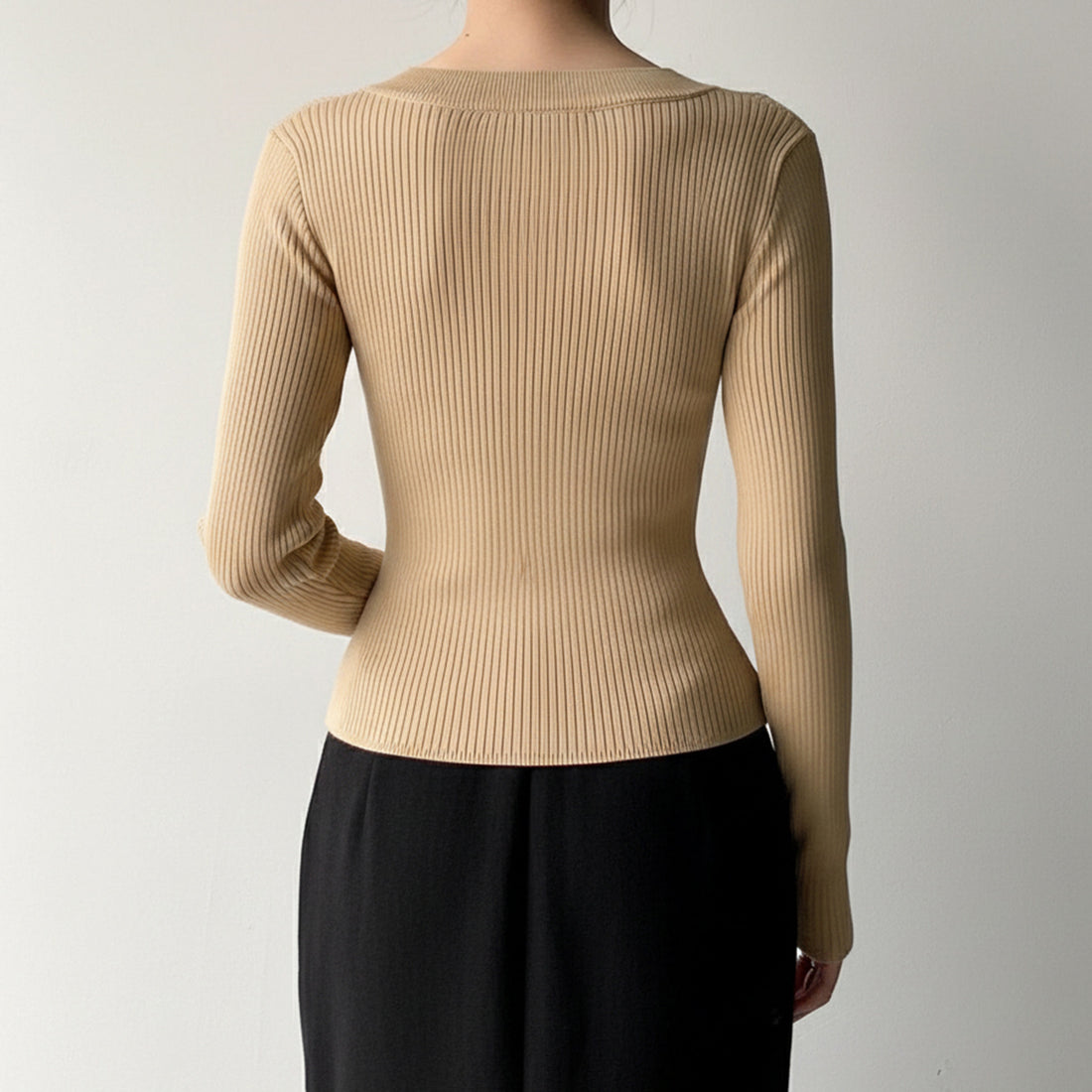 Damen Enganliegendes geripptes Langarmshirt mit tiefem U-Ausschnitt – Avérine