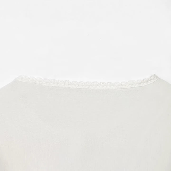 Damen Romantische Spitzenbluse mit Knopfleiste, Taillenbindeband und zarter Stickerei Echo Archiv