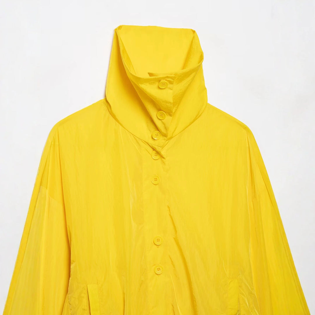 Damen Kurzer Tech‑Shell Blouson im Oversize‑Look mit hohem Stehkragen und Tunnelzug Echo Archiv