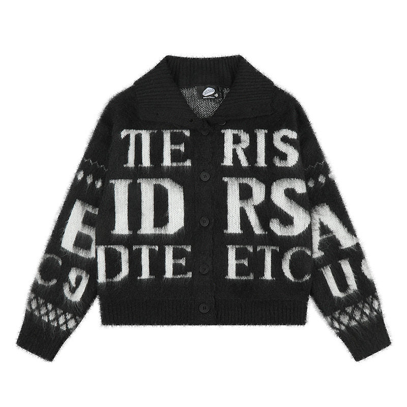 Damen Oversize Mohair-Strickjacke mit Knopfleiste, großem Reverskragen und typografischem Allover-Print Echoarchiv