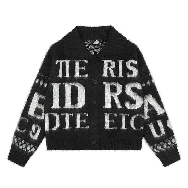 Damen Oversize Mohair-Strickjacke mit Knopfleiste, großem Reverskragen und typografischem Allover-Print Echoarchiv