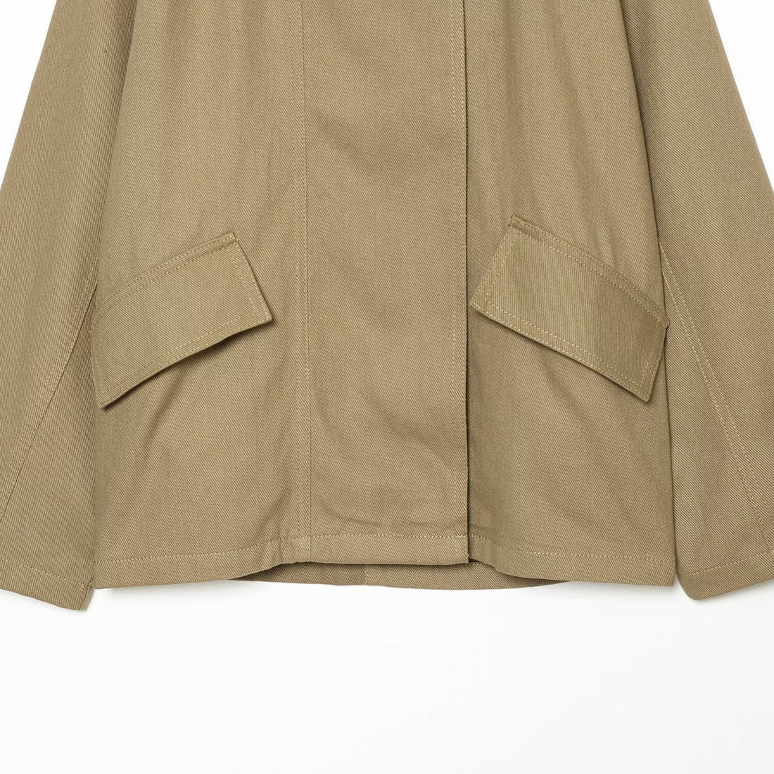 Damen Kurze Oversized Cape-Trenchjacke mit hohem Funnelkragen und Utility‑Pattentaschen Echoarchiv