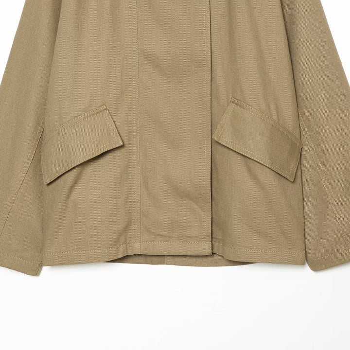 Damen Kurze Oversized Cape-Trenchjacke mit hohem Funnelkragen und Utility‑Pattentaschen Echoarchiv