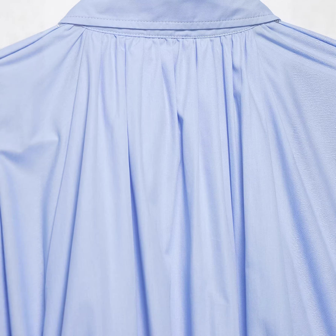 Damen Oversize-Hemdbluse mit Faltenlegung, Ballonärmeln und gerafftem Saum Echoarchiv