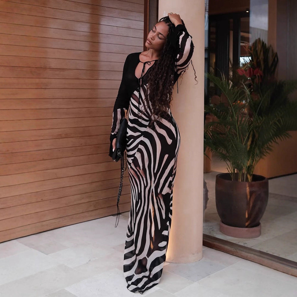 Damen figurbetontes Mesh‑Maxikleid mit tiefem V‑Ausschnitt & grafischem Zebra‑Print Echoarchiv