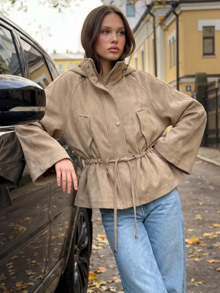 Damen Kurzjacke in Veloursleder‑Optik mit Kapuze und Taillenzug Echoarchiv