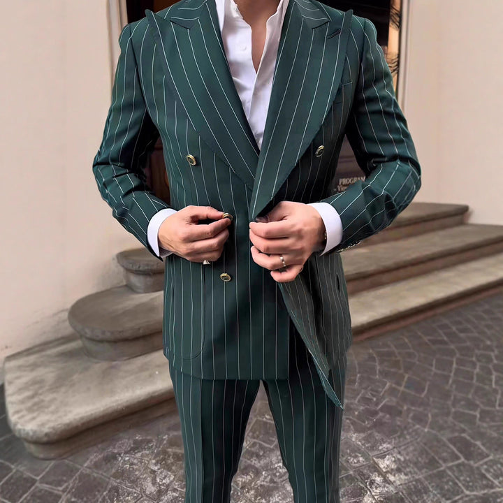 Herren elegante Anzug mit doppelter Knopfreihe und modischen Streifen Echoarchiv